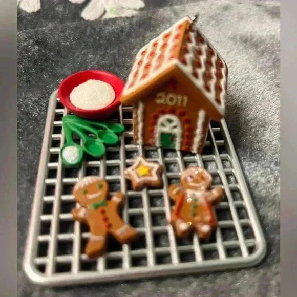 Hallmark Keepsake NIB 2011 Season’s Treatings #3 In Series Christmas Ornament - Picture 7 of 9